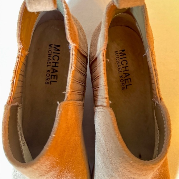Michael Kors Tan Ankle Booties Suede Minimalist Design - Picture 2 of 6